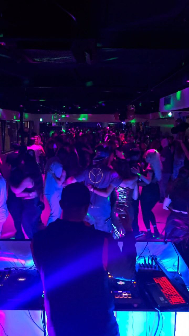 Tray live optreden